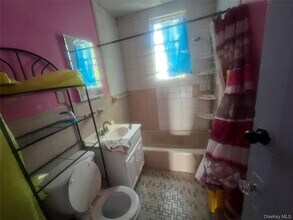 87-35 165th St in Queens, NY - Building Photo - Building Photo