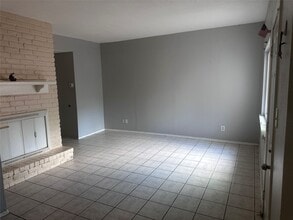 11136 Village Bend Ln in Houston, TX - Building Photo - Building Photo
