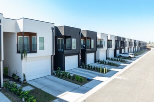 Colgate Crossings in McAllen, TX - Building Photo