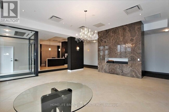 11611 Yonge St in Richmond Hill, ON - Building Photo - Building Photo