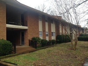 Summer Oaks Apartments in Memphis, TN - Foto de edificio - Building Photo