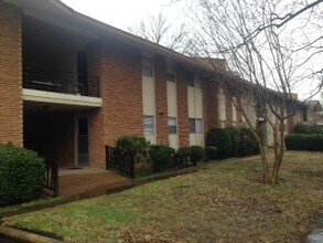 Summer Oaks Apartments in Memphis, TN - Building Photo - Building Photo