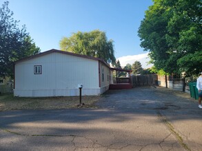 6919 Hilyard Ct in Klamath Falls, OR - Building Photo - Building Photo