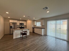 4371 W Ave J-5 in Lancaster, CA - Building Photo - Building Photo