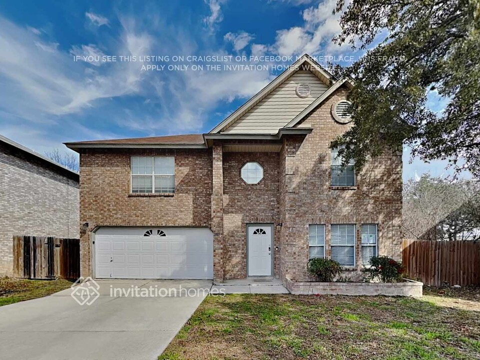 11811 Brandon Oaks in San Antonio, TX - Building Photo