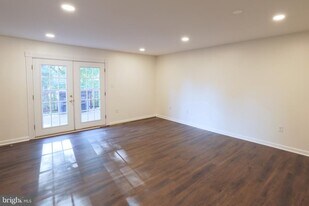 14436 Whisperwood Ct in Montclair, VA - Building Photo