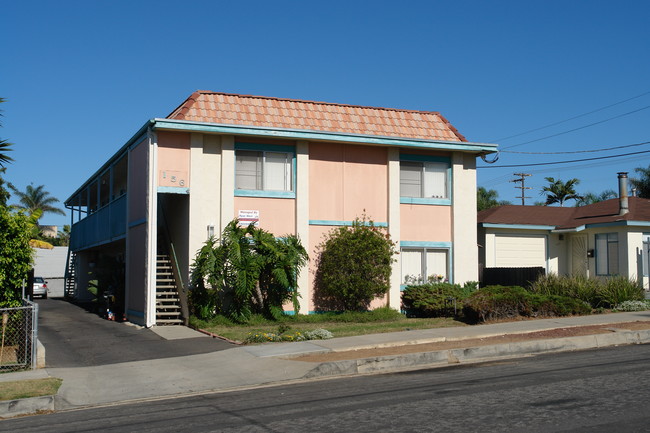 156 Cherry Ave in Carlsbad, CA - Building Photo - Building Photo