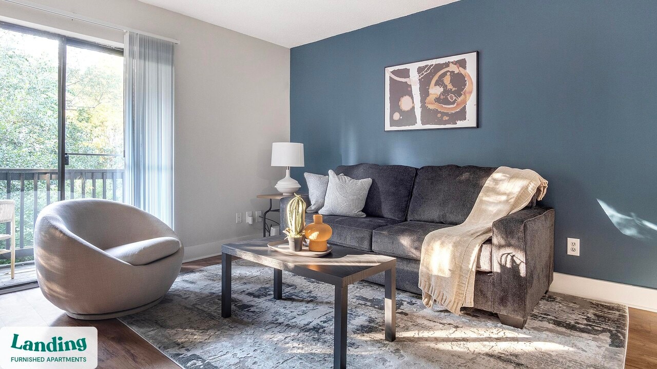 2000 E Lake Pkwy in Marietta, GA - Foto de edificio