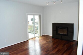 8225 Londonderry Ct in Laurel, MD - Building Photo - Building Photo
