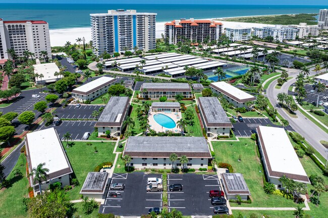 Southwind of Marco Island in Marco Island, FL - Foto de edificio - Building Photo