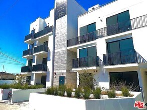 1111 N Kenmore Ave in Los Angeles, CA - Building Photo - Building Photo
