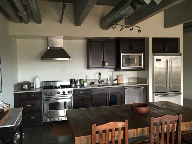 4141 Glencoe Ave, Unit 407 in Marina Del Rey, CA - Foto de edificio - Building Photo