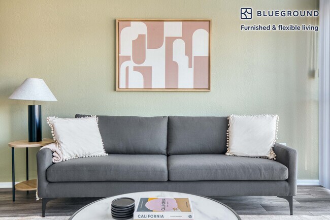 4133 Redwood Ave, Unit FL2-ID974 in Los Angeles, CA - Building Photo - Building Photo