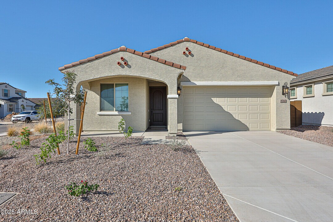 8742 W Pasadena Ave in Glendale, AZ - Building Photo