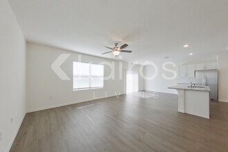 32048 Katelin Cir in Leesburg, FL - Building Photo - Building Photo