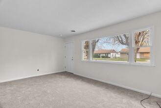 45 Louise Ln in Sauget, IL - Building Photo - Building Photo