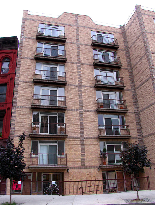 170 Broadway in Brooklyn, NY - Foto de edificio - Building Photo