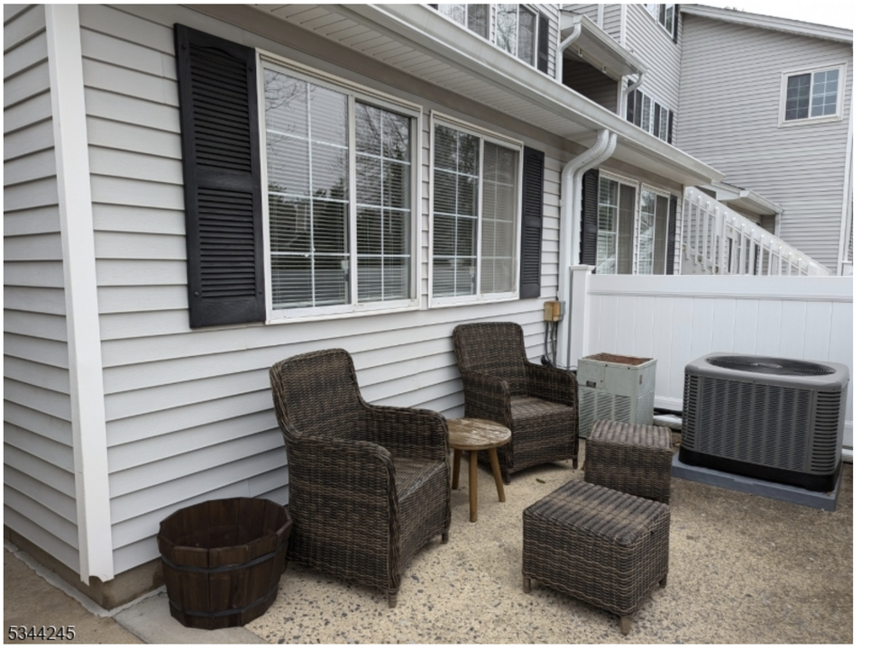 13 Hyde Ct in Bedminster, NJ - Building Photo