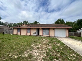 855 3rd St in Orange City, FL - Building Photo