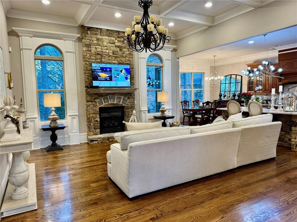802 Jamont Cir in Alpharetta, GA - Building Photo