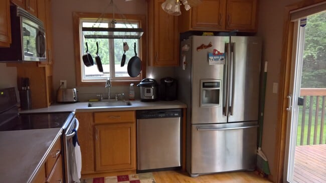 21101 NE 66th St in Redmond, WA - Building Photo - Building Photo