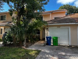 8438 NW 40th Ct in Sunrise, FL - Building Photo