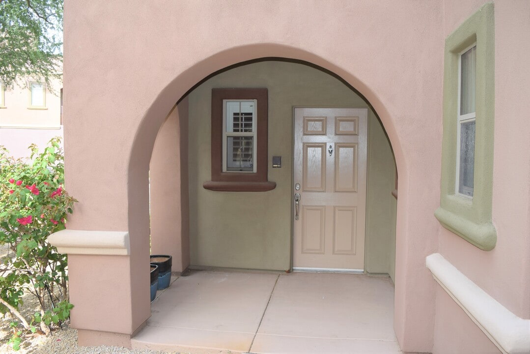 3935 E Rough Rider Rd in Phoenix, AZ - Foto de edificio