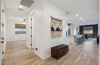 5516 W Western Star Blvd in Phoenix, AZ - Building Photo - Building Photo