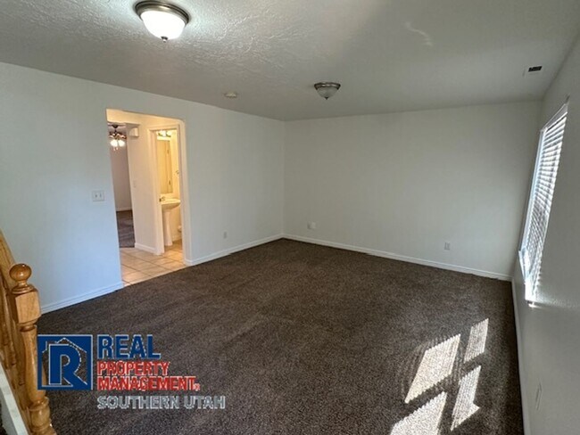 3155 S Hidden Valley Dr in Saint George, UT - Building Photo - Building Photo