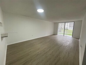 1810 N Lauderdale Ave, Unit 2109 in North Lauderdale, FL - Building Photo - Building Photo