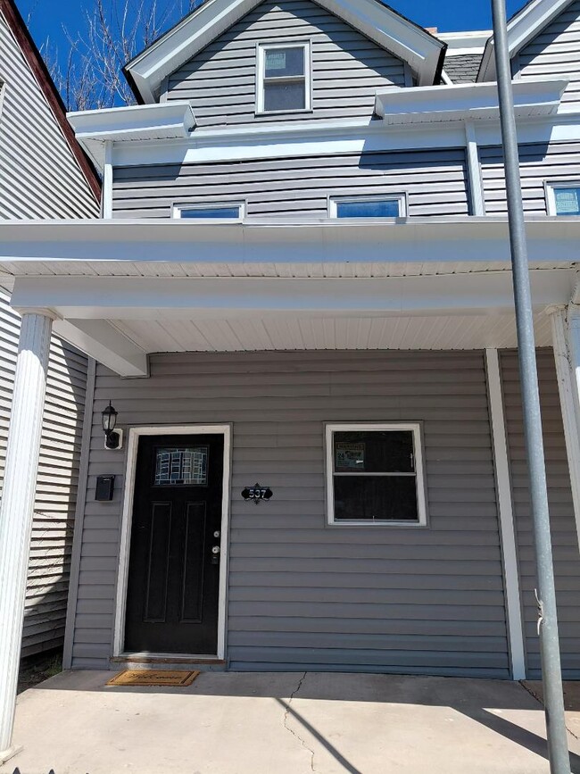 property at 537 N Mechanic St