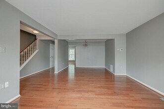 5607 Castlebury Ct in Burke, VA - Building Photo - Building Photo