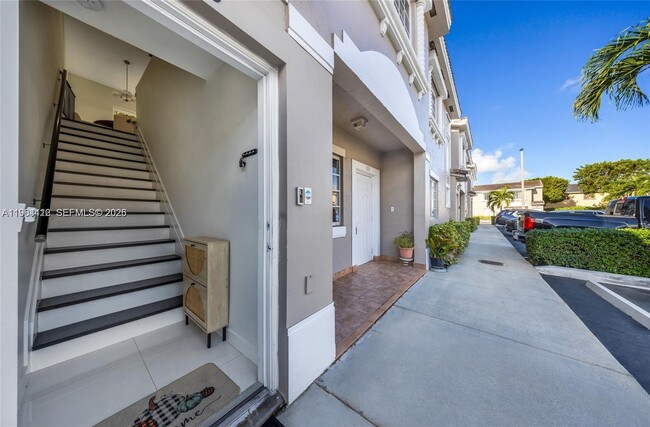 7271 NW 174th Terrace in Hialeah, FL - Building Photo - Building Photo