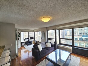 30 E Huron St in Chicago, IL - Building Photo - Building Photo