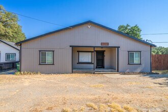19819 Gas Point Rd in Cottonwood, CA - Building Photo - Building Photo