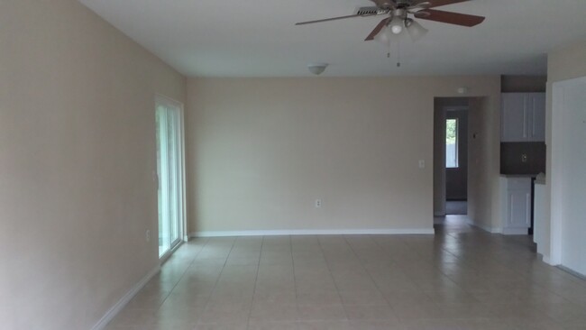 9520 Misty Meadows, Unit 9520 Misty Meadows in Converse, TX - Building Photo - Building Photo