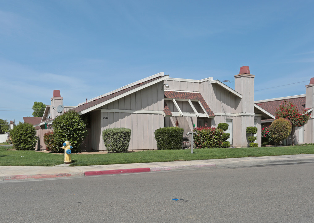 1427-1587 Dewitt Ave in Clovis, CA - Building Photo