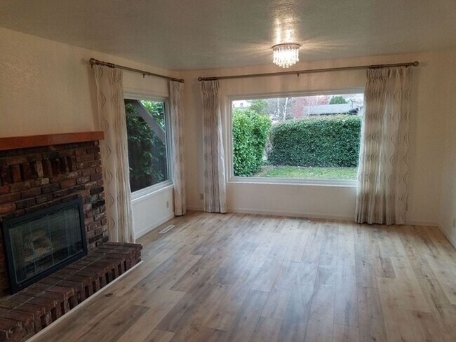 615 Beverly Way in Jacksonville, OR - Building Photo - Building Photo