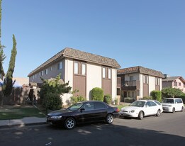 1031 N Bates Ave in Dinuba, CA - Building Photo