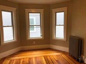 329 Malden St, Unit 1 in Medford, MA - Foto de edificio - Building Photo