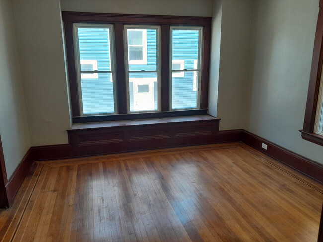 1377 W 61st St in Cleveland, OH - Building Photo - Building Photo