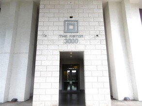 3000 Coral Wy in Coral Gables, FL - Building Photo - Building Photo