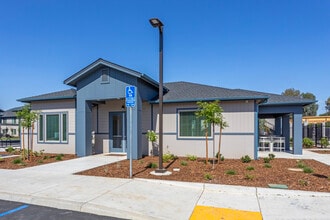 Broadstone Place in Fresno, CA - Building Photo - Building Photo