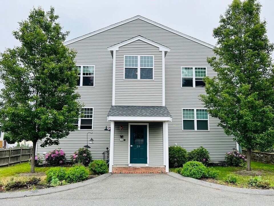 39 Athens St in Weymouth, MA - Building Photo