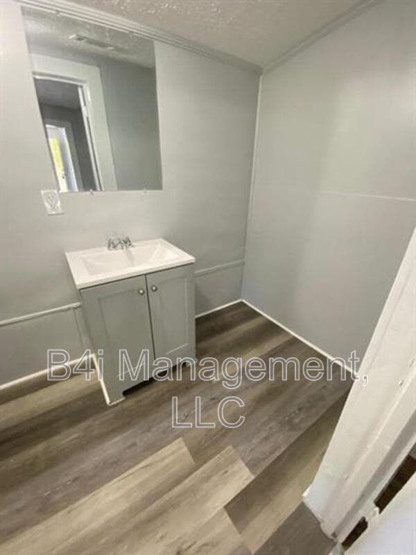 110 W Mitchell St