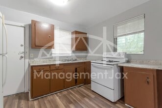 5813 Doeboy St in Jacksonville, FL - Building Photo - Building Photo