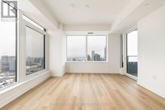 395 Square One Dr in Mississauga, ON - Building Photo - Building Photo