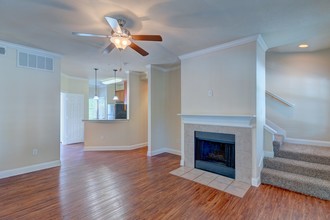 Monticello Oaks Townhomes in Fort Worth, TX - Foto de edificio - Interior Photo