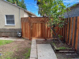 2556 W Ramona Rd, Unit 2556 in Alhambra, CA - Building Photo
