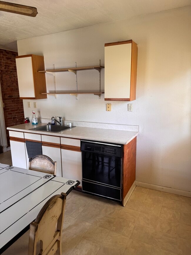 530 W 6th St, Unit 3 in Erie, PA - Foto de edificio - Building Photo